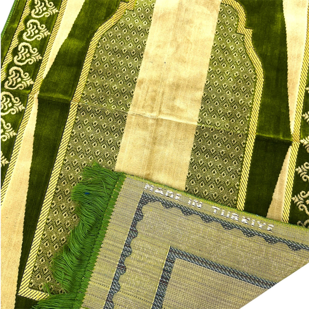 Classic Green Islamic Prayer Rug - Soft Janamaz for Everyday Prayer