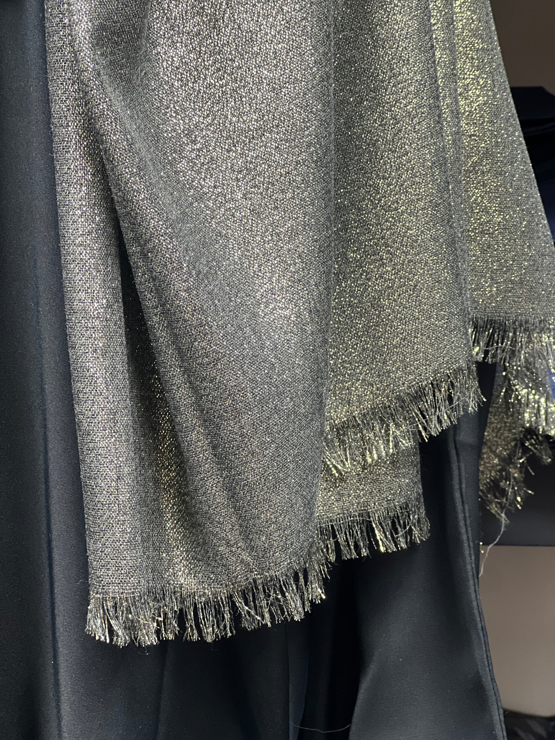 XL Shimmer Viscose Hijab - Black/Gold