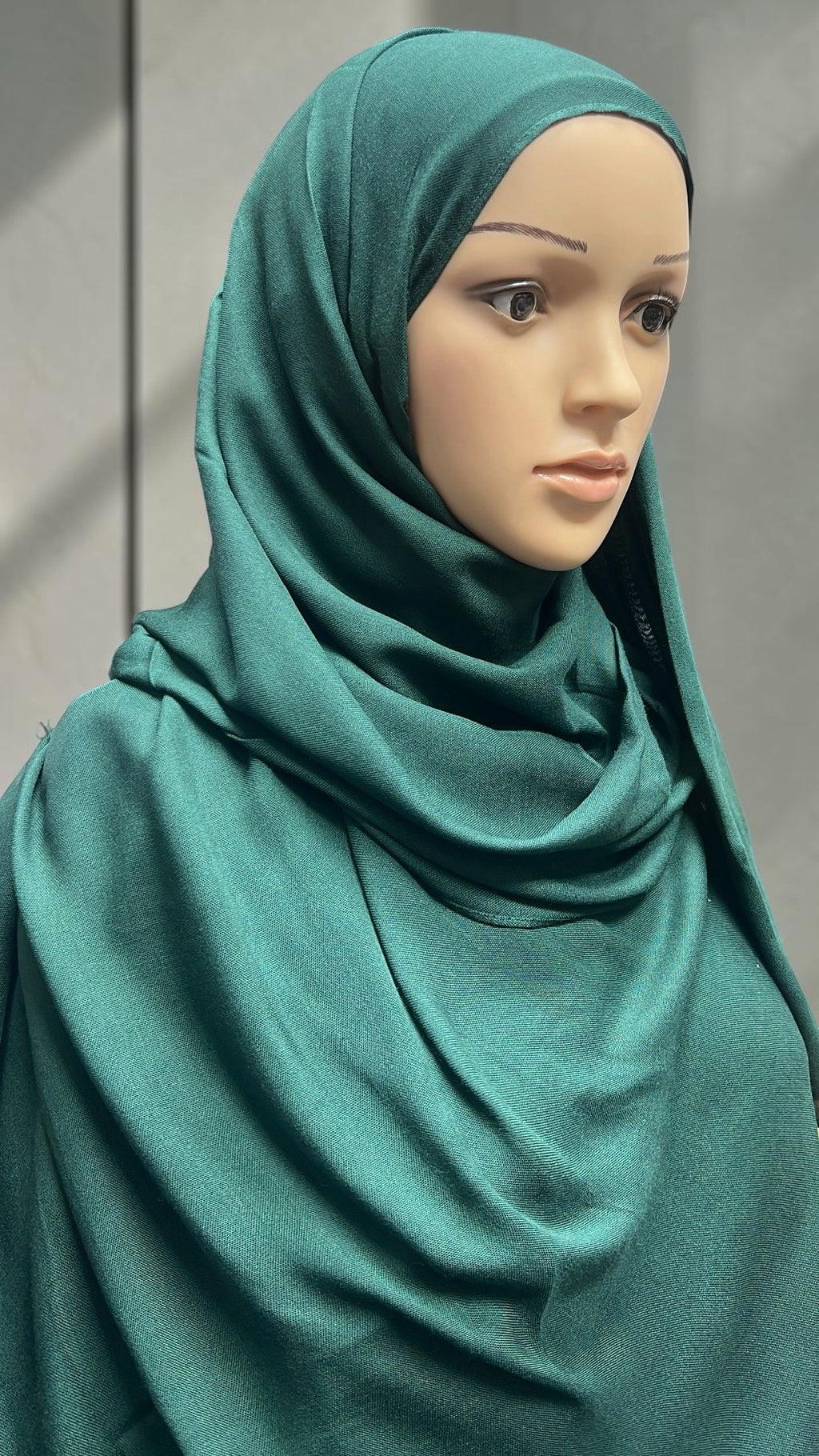 Emerald Green Standard Modal Hijab – Soft Non-Slip Muslim Hijab Scarf | All-Day Comfort
