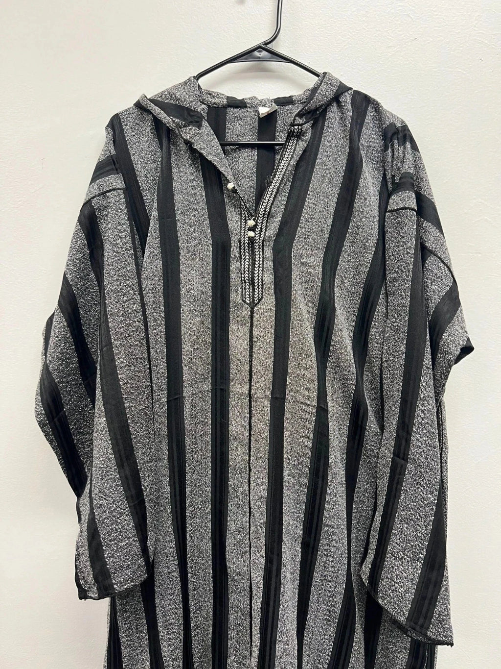 Men's Moroccan Striped Hoodie Thobe - Black/Silver