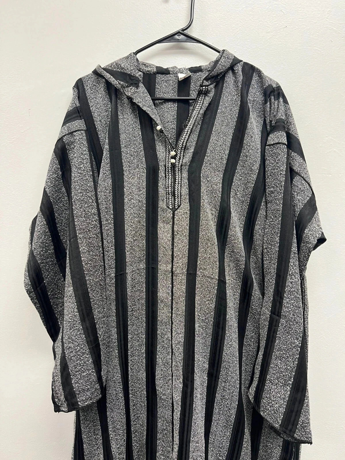 Men's Moroccan Striped Hoodie Thobe - Black/Silver